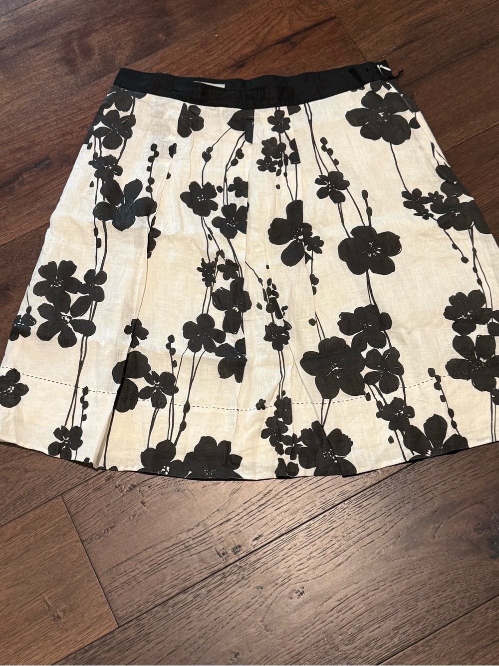 Faconnable Cream A-Line Skirt with Black Floral Print - Picture 2 of 3
